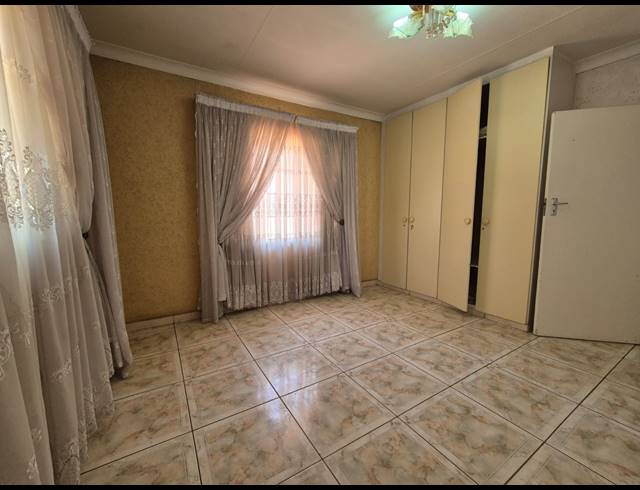 3 BEDROOM HOUSE FOR SALE IN VAN DER MERWES KROON